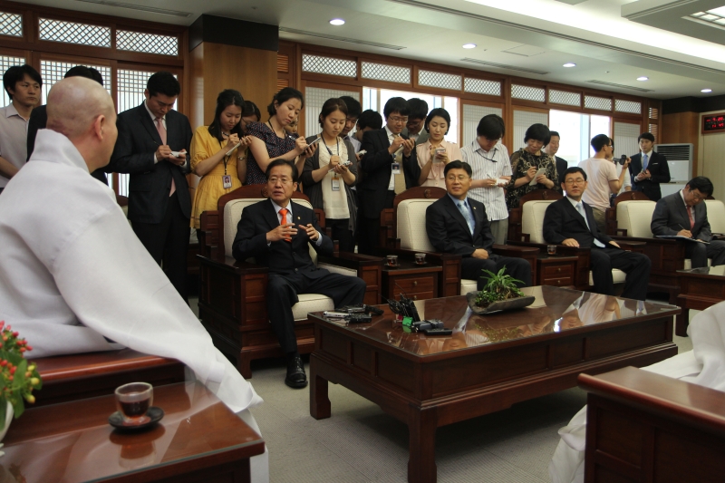 2011.07.20_홍준표 예방2